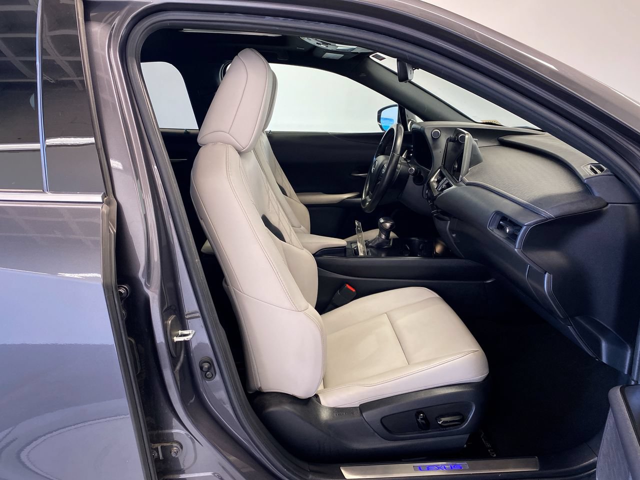 Used 2023 Lexus UX 250h FWD w/ Accessory Package (Z1) image 28