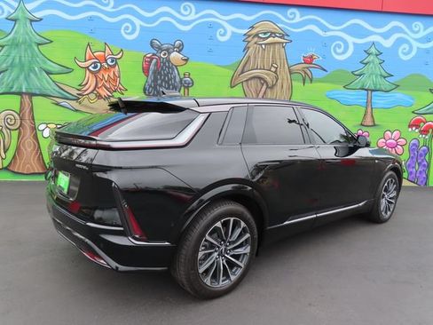 Certified 2024 Cadillac Lyriq Sport AWD/4WD image 4