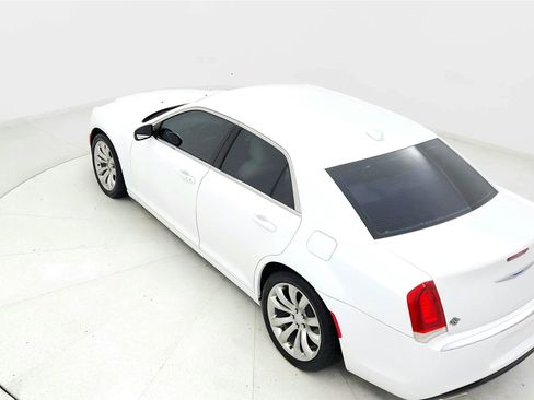 Used 2019 Chrysler 300 Touring L w/ Quick Order Package 22F RWD image 15