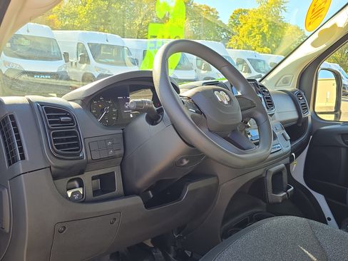 Used 2025 RAM ProMaster 2500 w/ Storage Group image 13