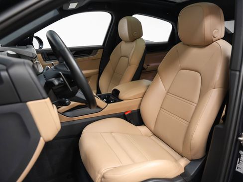Certified 2024 Porsche Cayenne Coupe AWD/4WD image 50