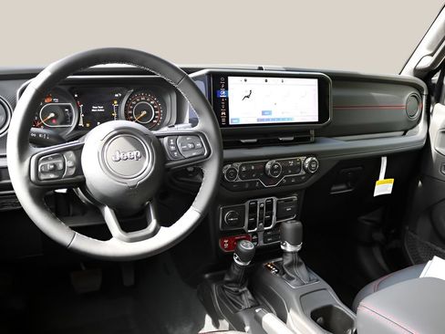 Used 2026 Jeep Wrangler Unlimited Rubicon AWD/4WD image 16