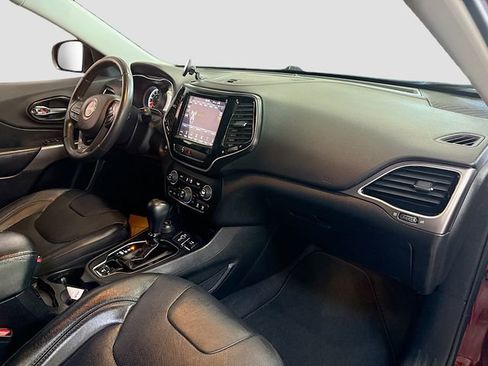 Used 2019 Jeep Cherokee Limited image 30