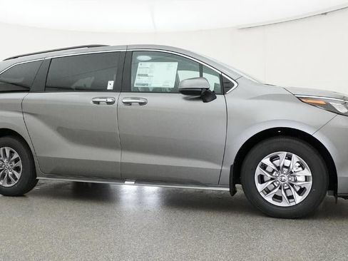 New 2026 Toyota Sienna XLE image 61