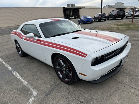 Used 2013 Dodge Challenger SXT image 4