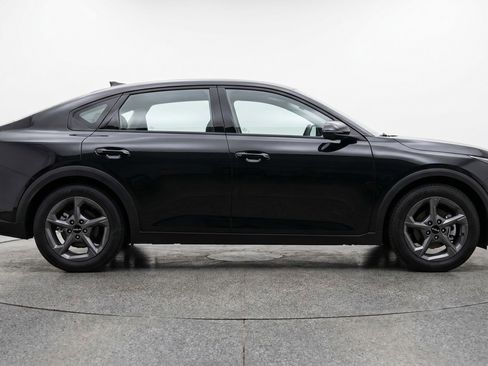 Used 2025 Kia K4 FWD image 11