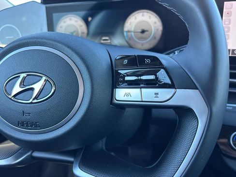 Certified 2021 Hyundai Elantra Limited image 18