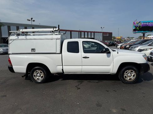 Used 2015 Toyota Tacoma 2WD Access Cab w/ Convenience Package image 4
