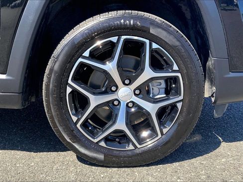Certified 2024 Jeep Compass Limited w/ Sun and Sound Group AWD/4WD image 10