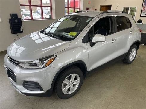 Used 2022 Chevrolet Trax LT w/ Driver Confidence Package AWD/4WD image 3