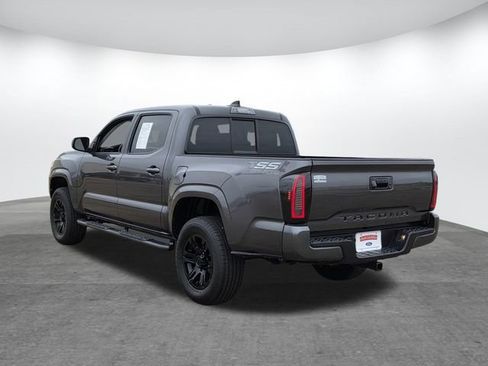 Used 2021 Toyota Tacoma SR w/ SR Convenience Package image 6