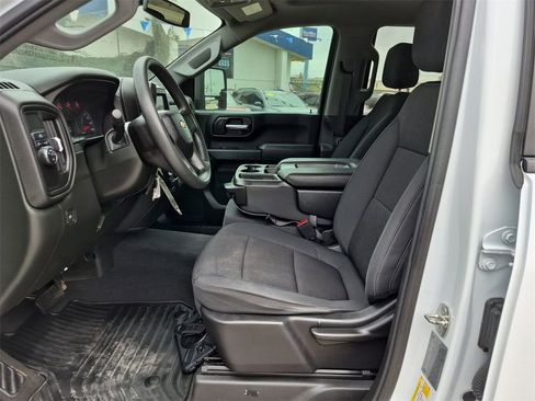 Used 2020 Chevrolet Silverado 2500 Custom w/ Custom Value Package image 11