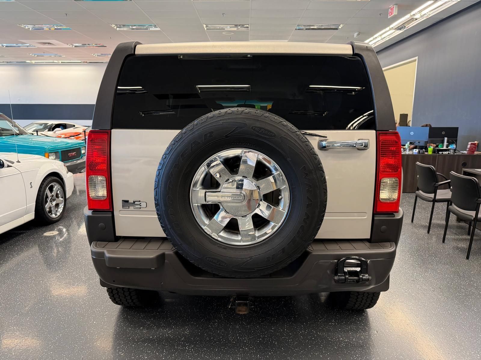 Used 2006 HUMMER H3 w/ Chrome Appearance Package AWD/4WD image 4