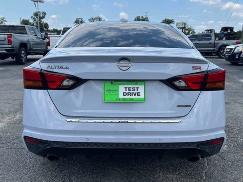 Used 2023 Nissan Altima 2.0 SR FWD image 5