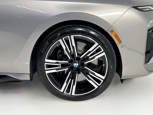 Used 2023 BMW 760i xDrive AWD/4WD image 39