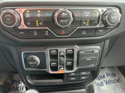 Used 2023 Jeep Gladiator Sport image 18