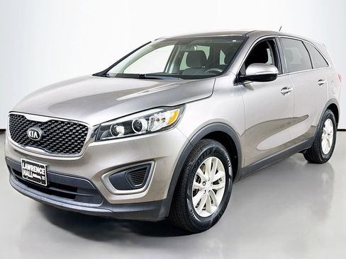 Used 2016 Kia Sorento L FWD image 1