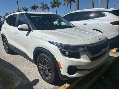 Certified 2022 Kia Seltos S FWD image 2