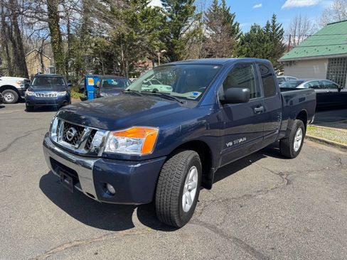 Used 2010 Nissan Titan SE w/ SE Value Truck Pkg image 3