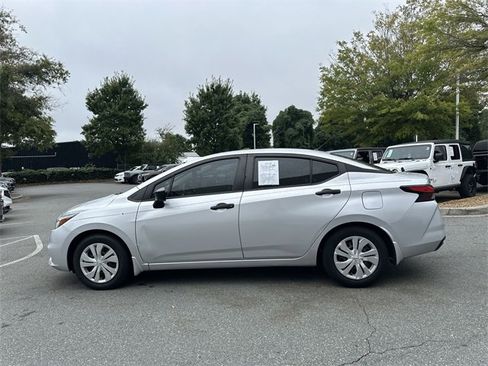Used 2021 Nissan Versa S image 2