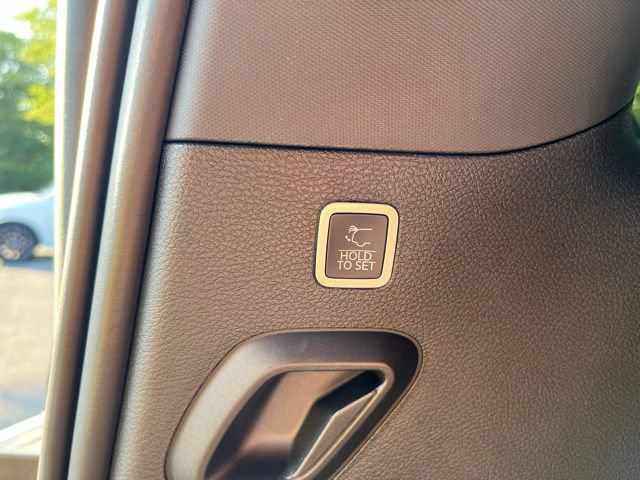Used 2023 Jeep Wagoneer Series III w/ Premium Group I AWD/4WD image 12