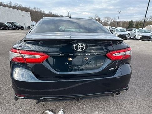 Used 2019 Toyota Camry SE image 4