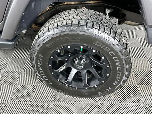 Used 2017 Jeep Wrangler Unlimited Sahara image 30