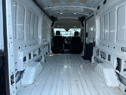Used 2024 Ford Transit 250 148 Medium Roof RWD image 18