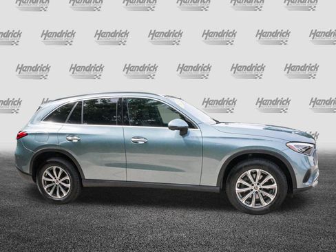Used 2025 Mercedes-Benz GLC 300 4MATIC image 11