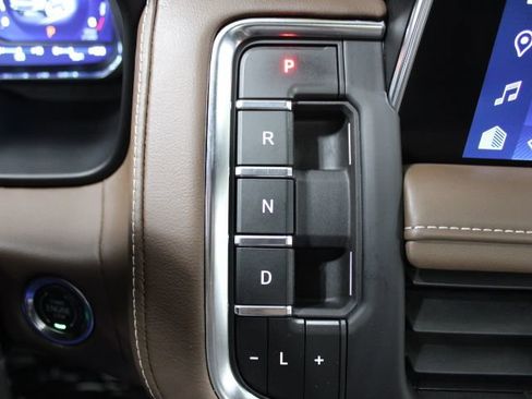 Used 2023 Chevrolet Suburban High Country image 53