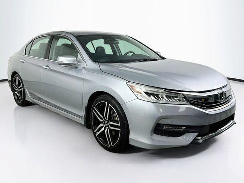 Used 2016 Honda Accord Touring image 2