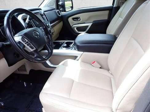 Used 2018 Nissan Titan SL w/ Chrome Package RWD image 12