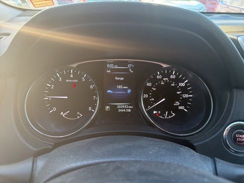 Used 2014 Nissan Rogue SV w/ SV Premium Package image 3