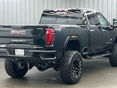 Used 2025 GMC Sierra 3500 Denali image 5