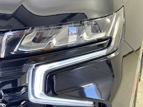 Used 2024 Chevrolet Suburban Z71 AWD/4WD image 40