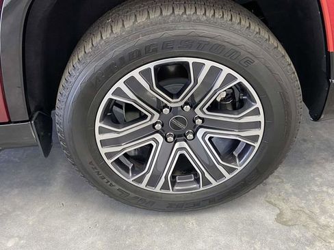 Used 2025 Jeep Wagoneer L Series II w/ 8-pass Seating Package image 9