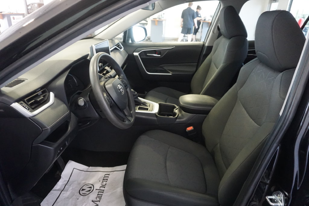 Used 2024 Toyota RAV4 XLE FWD image 17