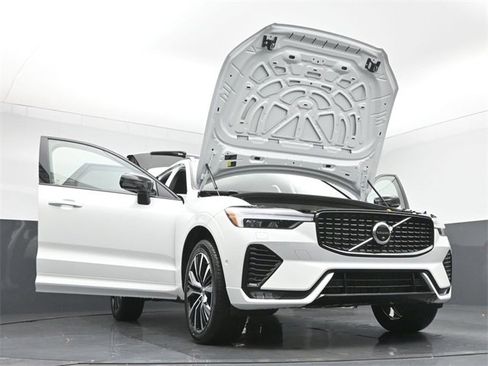 Used 2025 Volvo XC60 B5 Plus w/ Climate Package image 53
