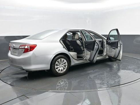 Used 2012 Toyota Camry LE image 27