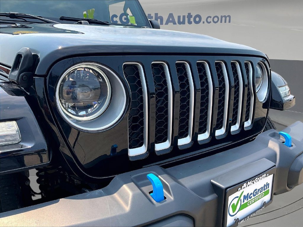 Used 2023 Jeep Wrangler Unlimited Sahara w/ Dual Top Group AWD/4WD image 32