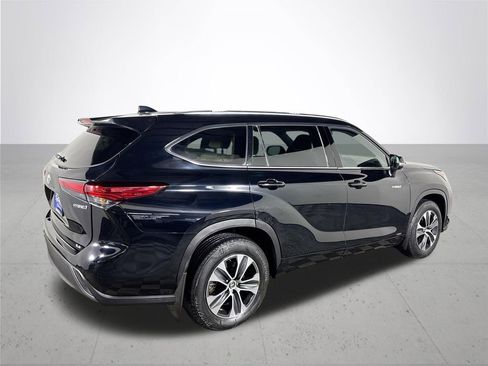 Used 2021 Toyota Highlander XLE image 6