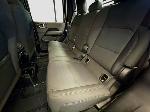 Used 2022 Jeep Gladiator Overland w/ Trailer Tow Package image 13