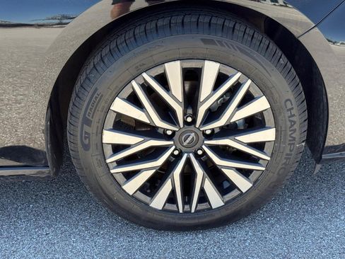 Used 2024 Nissan Altima 2.5 SV FWD image 7