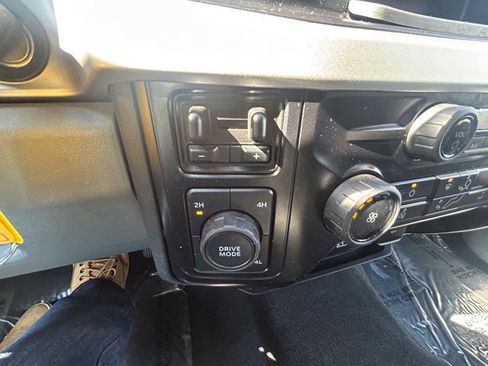 Used 2025 Ford F250 XLT image 19