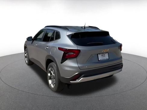 Used 2025 Chevrolet Trax LT FWD image 10