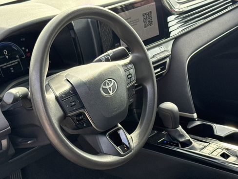 Used 2025 Toyota Camry LE image 17