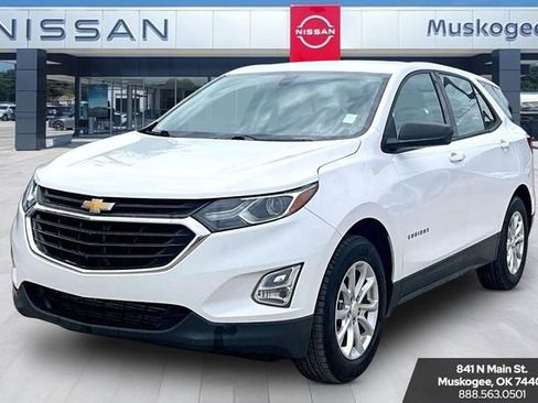Used 2018 Chevrolet Equinox LS FWD image 3