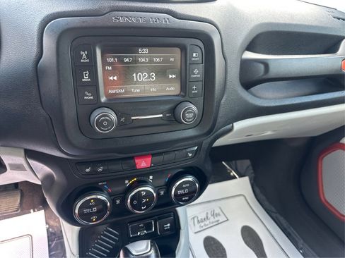 Used 2015 Jeep Renegade Limited image 25
