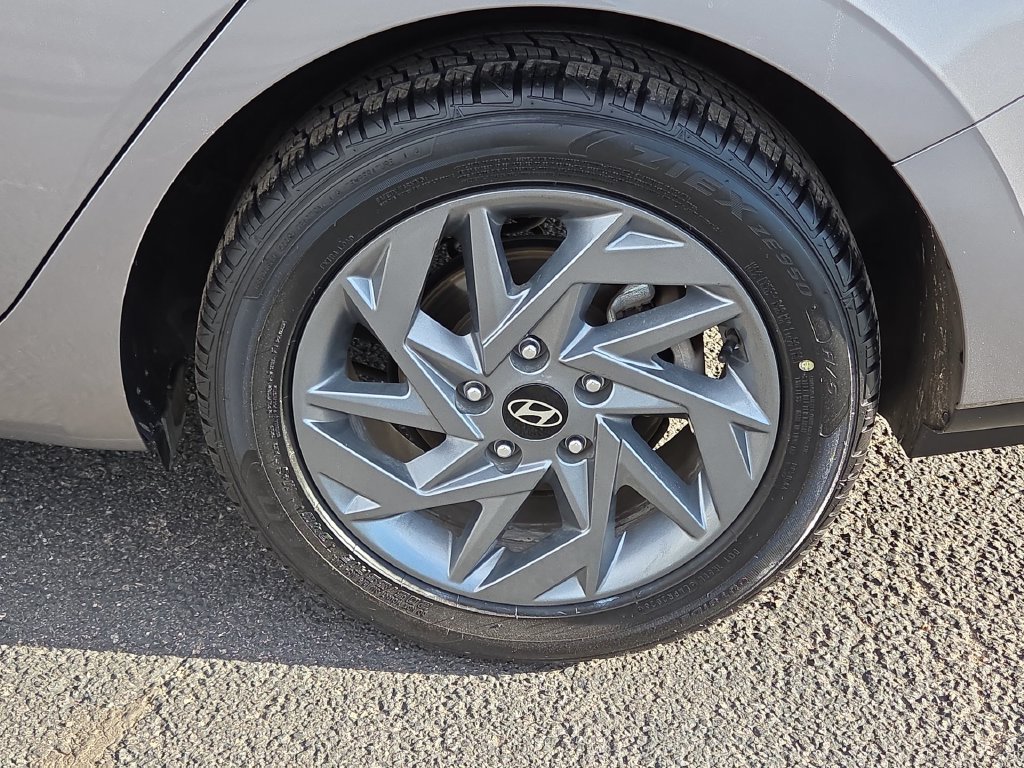 Used 2024 Hyundai Elantra SEL FWD image 11