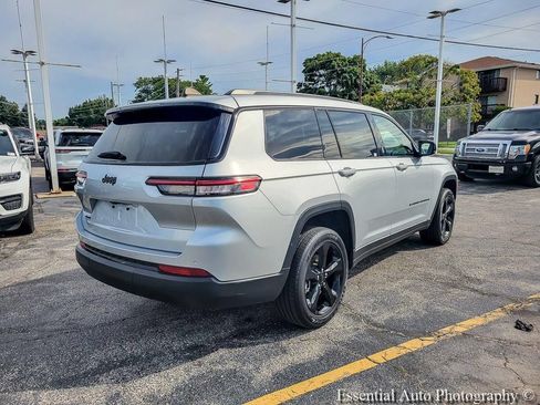 Used 2023 Jeep Grand Cherokee L Laredo AWD/4WD image 13
